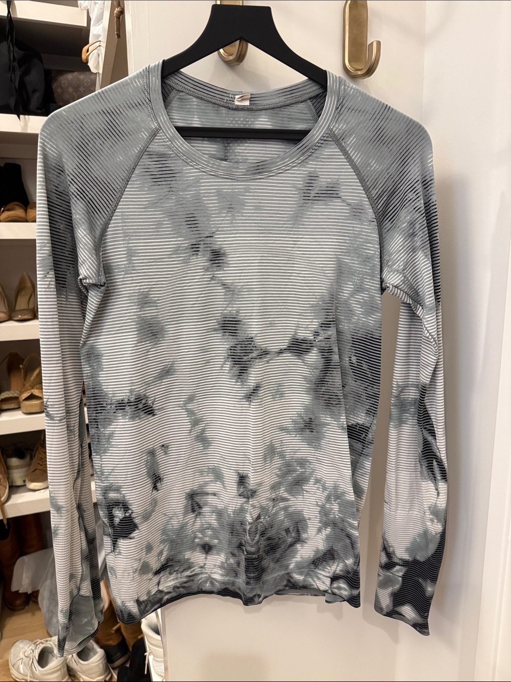 Lululemon Swiftly Tech Longsleeve shirt 2.0, size 8, black and white tie dye